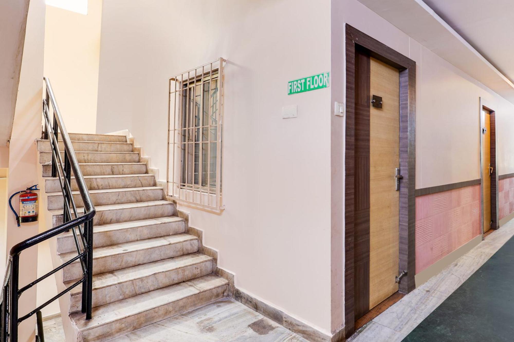 Hotel O Port Road Near Poorna Market Visakhapatnam Exterior photo